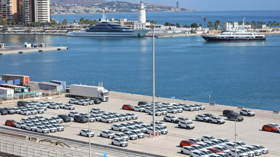 Puerto Málaga coches chinos